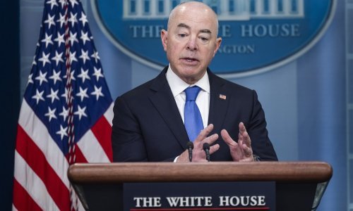 SAD upozorava migrante da njihova granica nije 'širom otvorena'