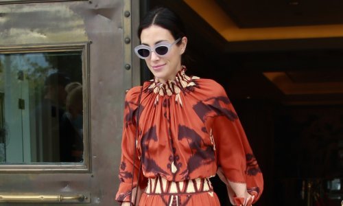 Lijepa princeza pokazala jednu od naljepših košulja haljina, idealnu za proljetne dane