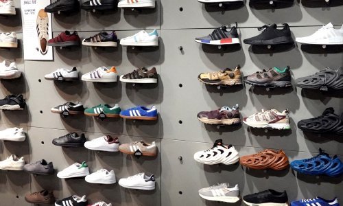 Adidas konačno odlučio što će napraviti s gomilom neprodanih tenisica Yeezy koje im zadaju glavobolje