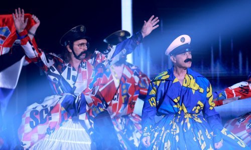 Ples na kiši i traktor na pisti: Djelatnici Croatia Airlinesa pružili podršku Letu 3