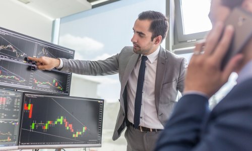 Cijene nafte skočile više od tri posto, zlato na povijesnom vrhuncu