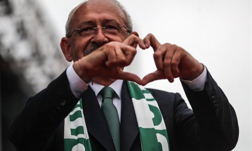 Erdoganov izazivač na skupu uoči izbora nosio 'pancirku'