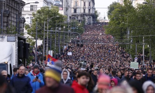 S golemog prosvjeda u Beogradu gromoglasno se orilo: 'Vučiću, odlazi'