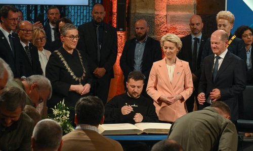 Zelenski primio nagradu Karla Velikog u ime svoga naroda: Ukrajinci će uvijek činiti Europu jačom