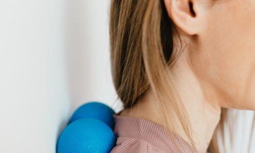 Pet načina za smanjenje napetosti u vratu i ramenima uzrokovanih stresom