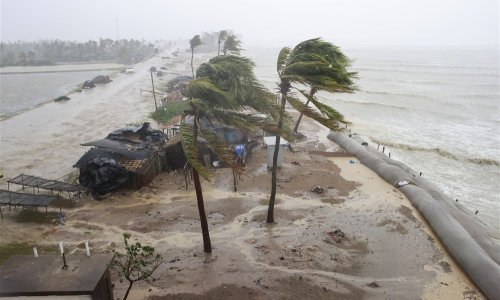 Snažan ciklon poharao Mjanmar i Bangladeš