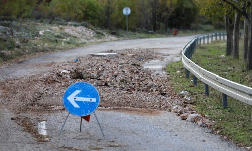 Izlijevaju se i rijeke u BiH; bujične poplave i odroni zatvaraju ceste
