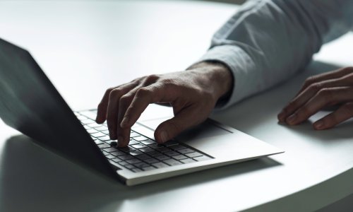 Prodavao perilicu rublja online i ostao bez novca, policija poziva na oprez