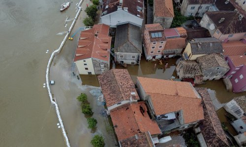 Snimke iz zraka: Zrmanja se polako povlači iz Obrovca