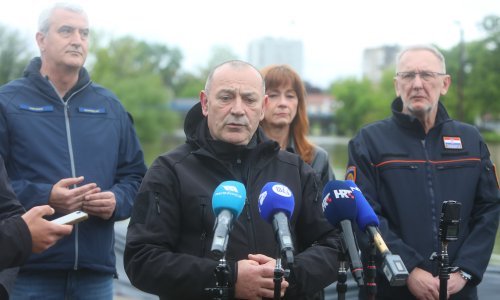 Stožerima u Karlovcu potpora Vlade i pomoć vojske u obrani od poplava