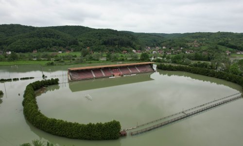 Una i Sana ugrozile grad na sjeveru BiH, nogometno igralište potpuno poplavljeno