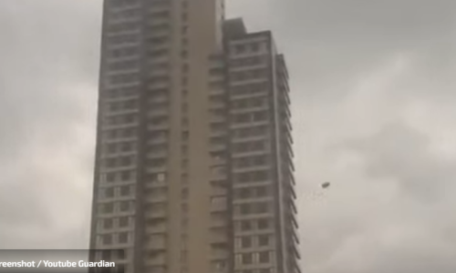 Oluja u Ankari nosila krovove, a poletio i kauč iz nebodera