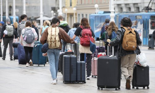 Poražavajući podaci: Više od četvrtine mladih zaposleno je na određeno