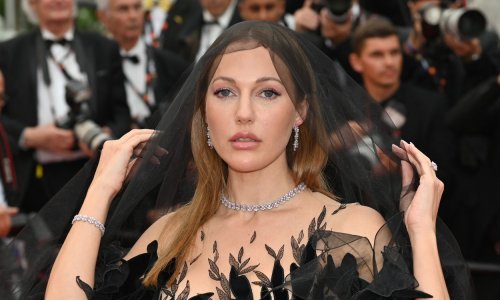 Hurem zasjala u Cannesu, a posebnu pozornost privukao je crni veo
