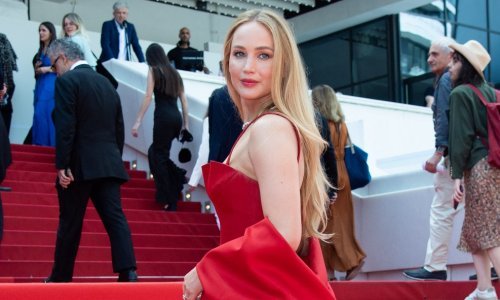 Dama u crvenom: Prelijepa oskarovka ostavlja bez daha u senzacionalnoj kreaciji