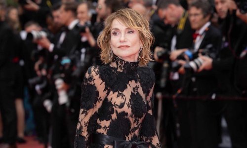 Nitko joj ne bi dao 70: Francuska diva očarala u čipkastoj haljini i 'nevidljivim' štiklama