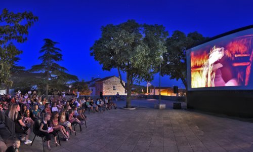 Zagrijavanje za Pulski filmski festival: Kino na otvorenom na deset lokacija u Puli