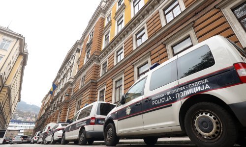 EUROPOL i policija u BiH razbili lanac krijumčara droge i oružja, uhićeno 38 osoba