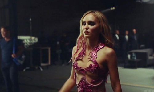 Seriju s Deppovom kćeri u glavnoj ulozi, o kojoj svi bruje, pokopala kritika