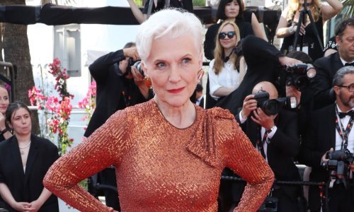 I u osmom desetljeću majka Elona Muska ne bježi od šljokičastih kreacija