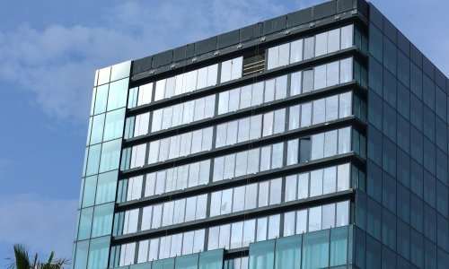 Počelo skidanje staklene fasade s hotela Marjan