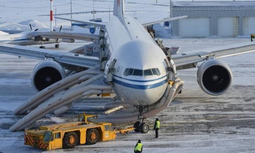Pogledajte trenutak u kojem je prije slijetanja aviona putnik otvorio izlaz u nuždi