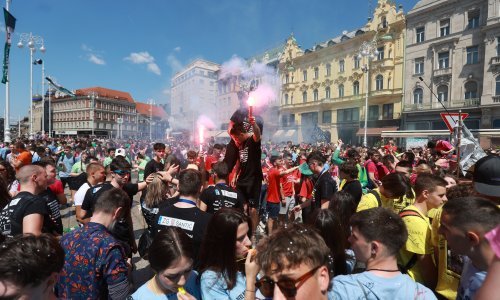 Zagrebački maturanti bučno proslavili posljednji dan škole
