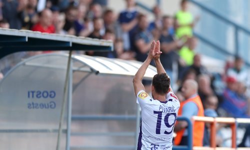 Ovacije varaždinske publike za Lokosa Josipa Pivarića na oproštaju od igračke karijere