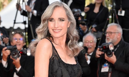 Sijeda kosa mnogima komplimentira - i nije istina da će vas postarati