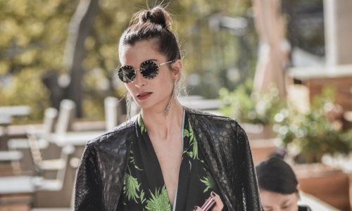 Nonšalantna elegancija koja osvaja: Ova haljina najlaskaviji je komad sezone