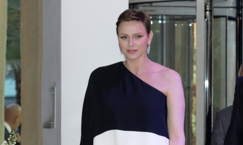 Savršena haljina: Princeza Charlene u dvobojnoj chic kreaciji izgleda prelijepo