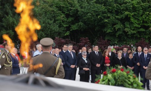 Državni vrh položio vijence, Plenković i Jandroković prozvali Milanovića