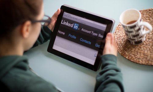 LinkedIn radi na AI asistentu? Evo kako će korisnicima pomoći pri traženju posla