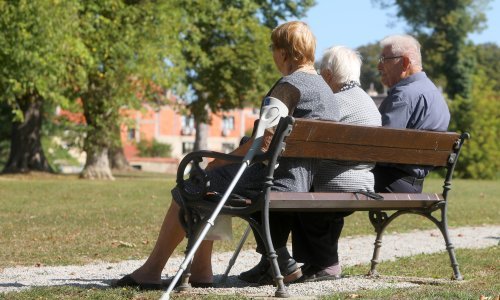 Bruxellesu obećali smanjivanje uplata za mirovine, a hrvatskim građanima suprotno