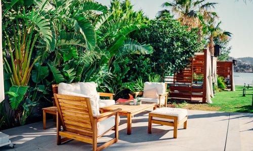 Sjajno i čisto: kako se brinuti o vanjskom namještaju?