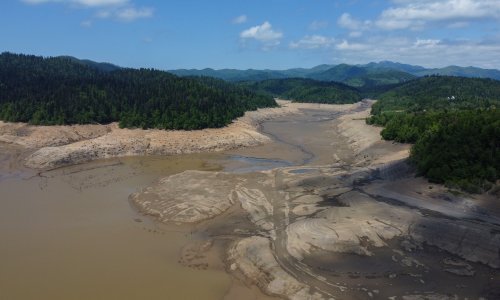 Fotografije iz zraka: Pogledajte kako izgleda isušivanje Lokvarskog jezera