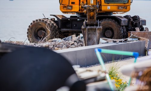 'Radi zabave' vozili djecu bagerom: Dvoje poginulih, četvero helikopterom prebacili u bolnicu