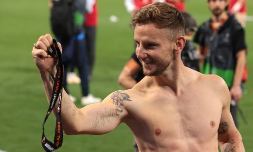 Strastveni poljupci i presretne djevojčice: Ovako su Rakitići proslavili veliki uspjeh