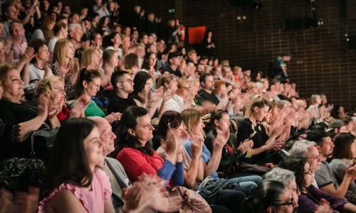 Jugoslovensko dramsko pozorište gostovalo u Zagrebu, održana i tribina