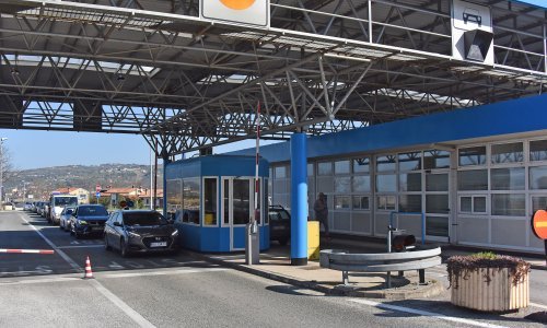 Pojačan promet na GP Kaštel i Plovanija, kolona oko 5 km