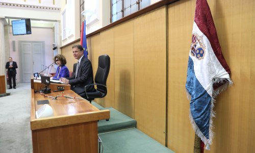 Povodom 175. godišnjice ustoličenja, izvješena replika Jelačićeve banske zastave