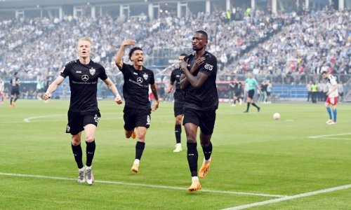 Borna Sosa s osmijehom na licu dolazi k Daliću; Stuttgart ostao bundesligaš