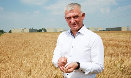 Provjerili smo kako radi 'kralj žita' koji gradi elitnu bolnicu, a svoj uspjeh naziva božjom voljom