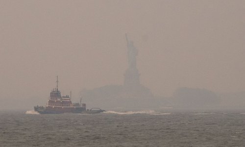 New York u gustom dimu: Stanovnici posegnuli za maskama, Kip slobode se gotovo ne vidi