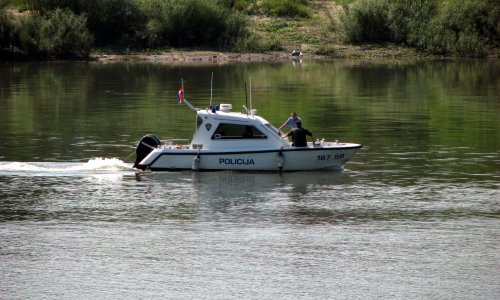 Slavonski policajci spasili migrante iz Save