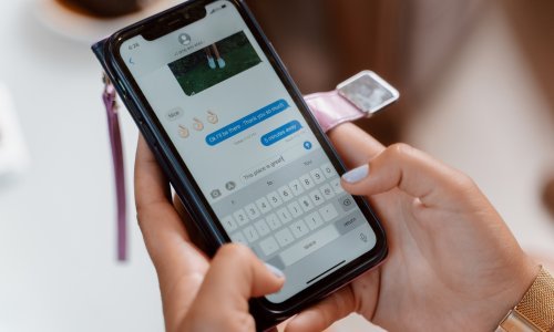 Umjetna inteligencija stiže u Messenger i proizvodit će - naljepnice