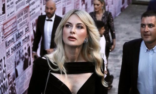 Iris Livaja stigla u stajlingu koji mami poglede: Crna haljina s izrezima je pun pogodak