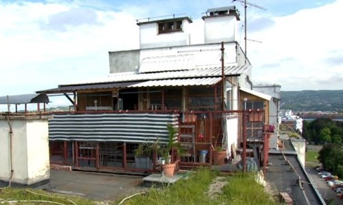 Uselio se na krov zgrade u Zagrebu i nelegalno proširio