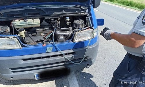 Kod Bjelovara carina zaustavila kombi. Ispod haube bile su preinake, vozač je kažnjen s 12.000 eura