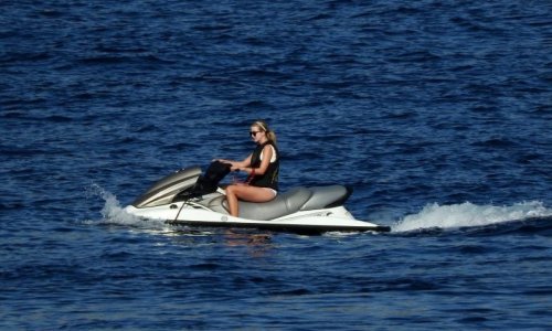 Nijemci ozlijeđeni u sudaru jet-skija kod Tribunja; sudar ribarice i jedrilice kod Pašmana